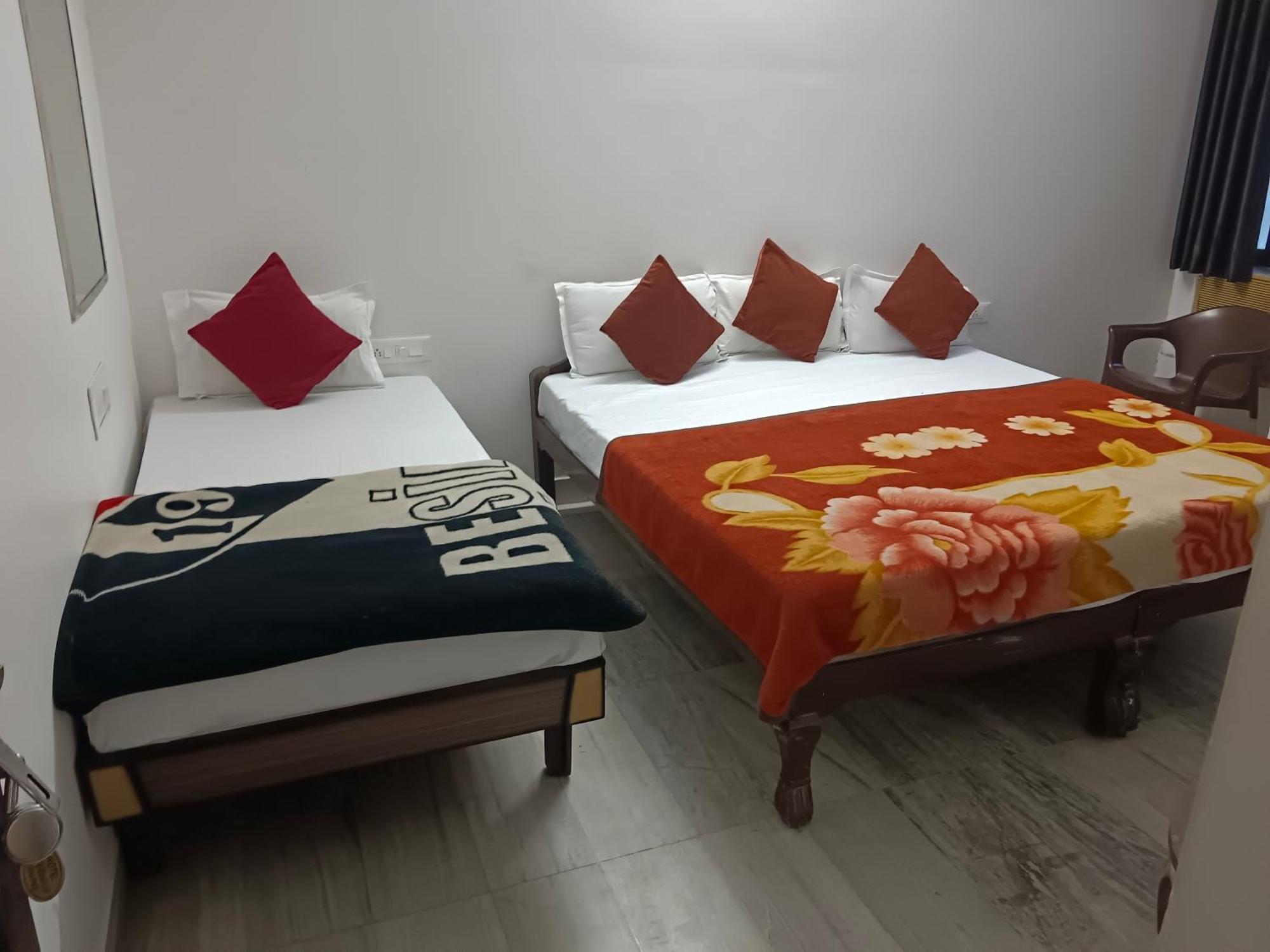 Hotel Shubham Удайпур Экстерьер фото